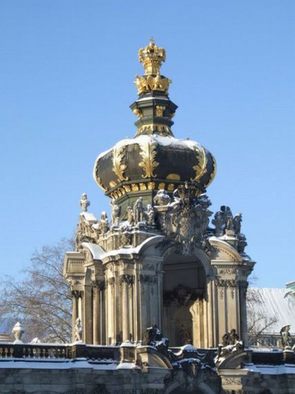Wieża Koronna drezdeńskiego Zwingera zimą Wieża Koronna drezdeńskiego Zwingera zimą